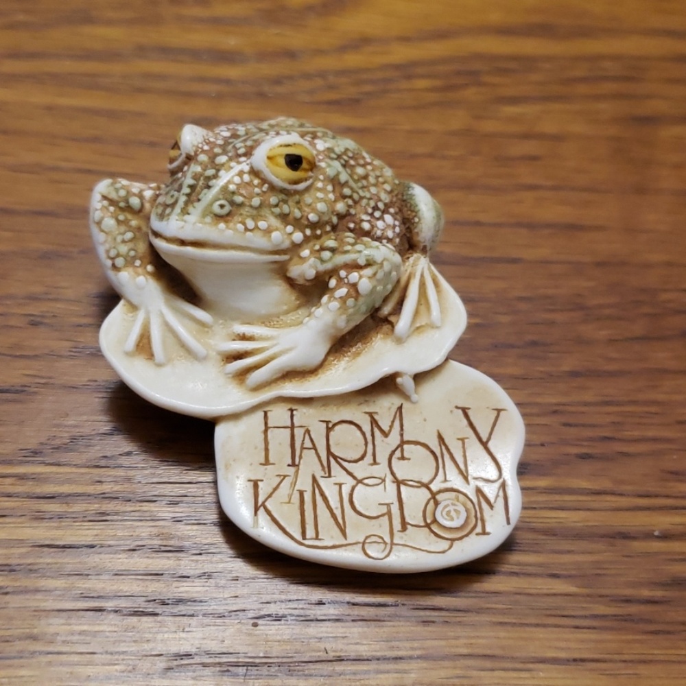 Harmony Kingdom frog pin